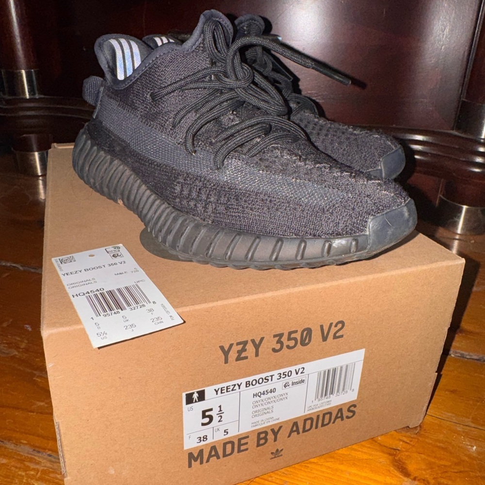 YEEZY BOOST 350 V2 ONYX - Picture 2 of 4